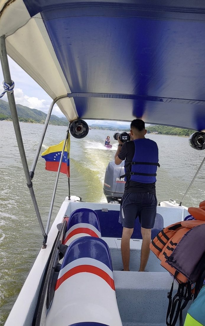 Pasajeros a bordo de la lancha